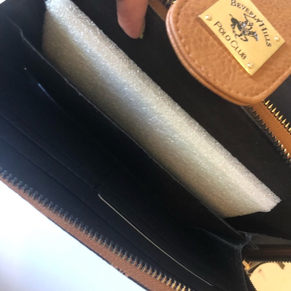 NEW BEVERLY HILLS CROSSBODY /WRISTLET WALLET PURSE - Picture 5 of 6